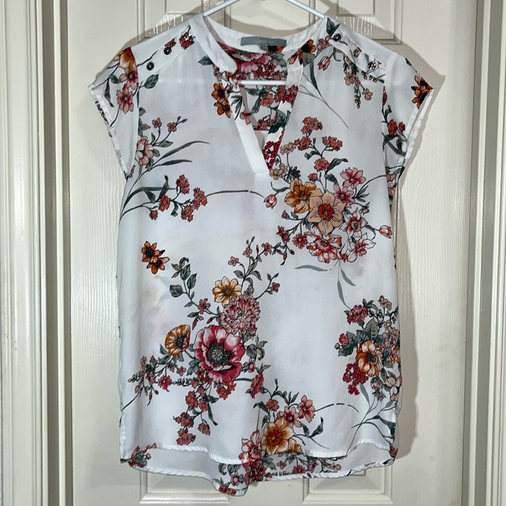 Sweet Rain Medium Floral Blouse White Split Neck Cap Sleeve Top